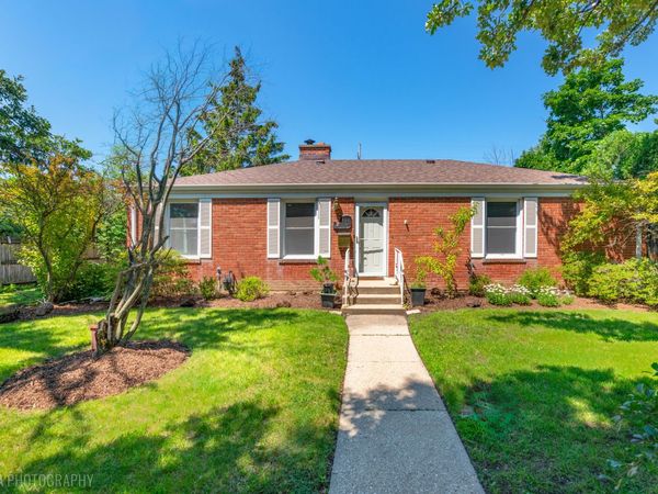 600 Garfield Avenue, Lake Bluff, IL 60044