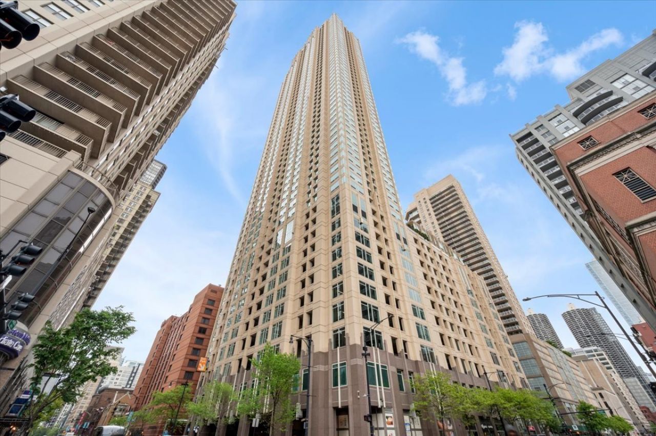 33 W Ontario Street, Unit 31C, Chicago, IL 60654 Main Photo