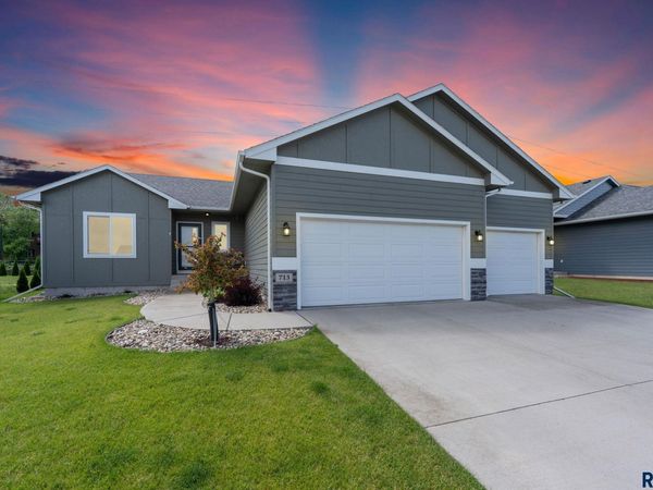 713 N Anthem Dr, Sioux Falls, SD 57110
