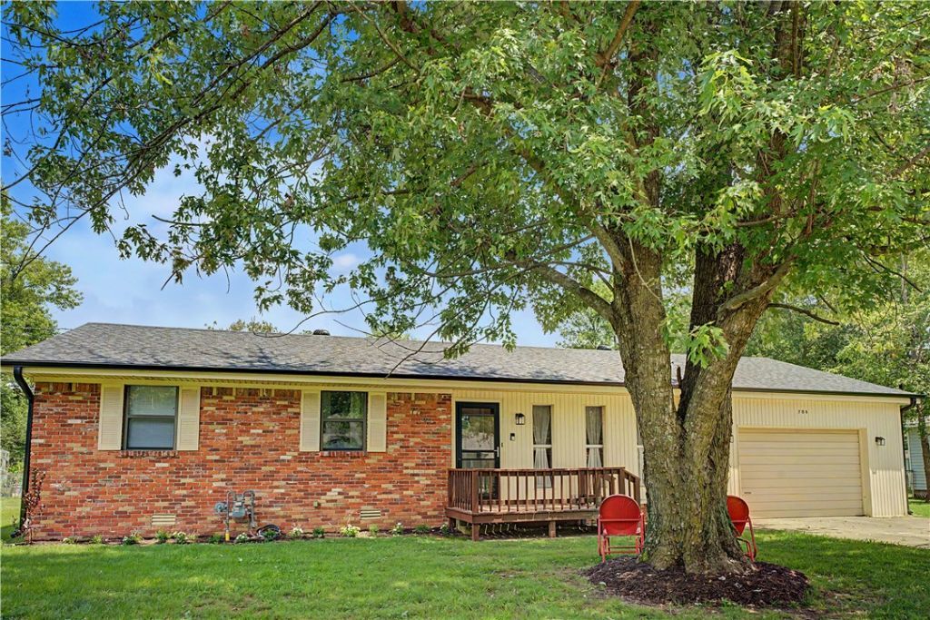 706 Lake Sequoyah Drive, Fayetteville, AR 72701 Main Photo