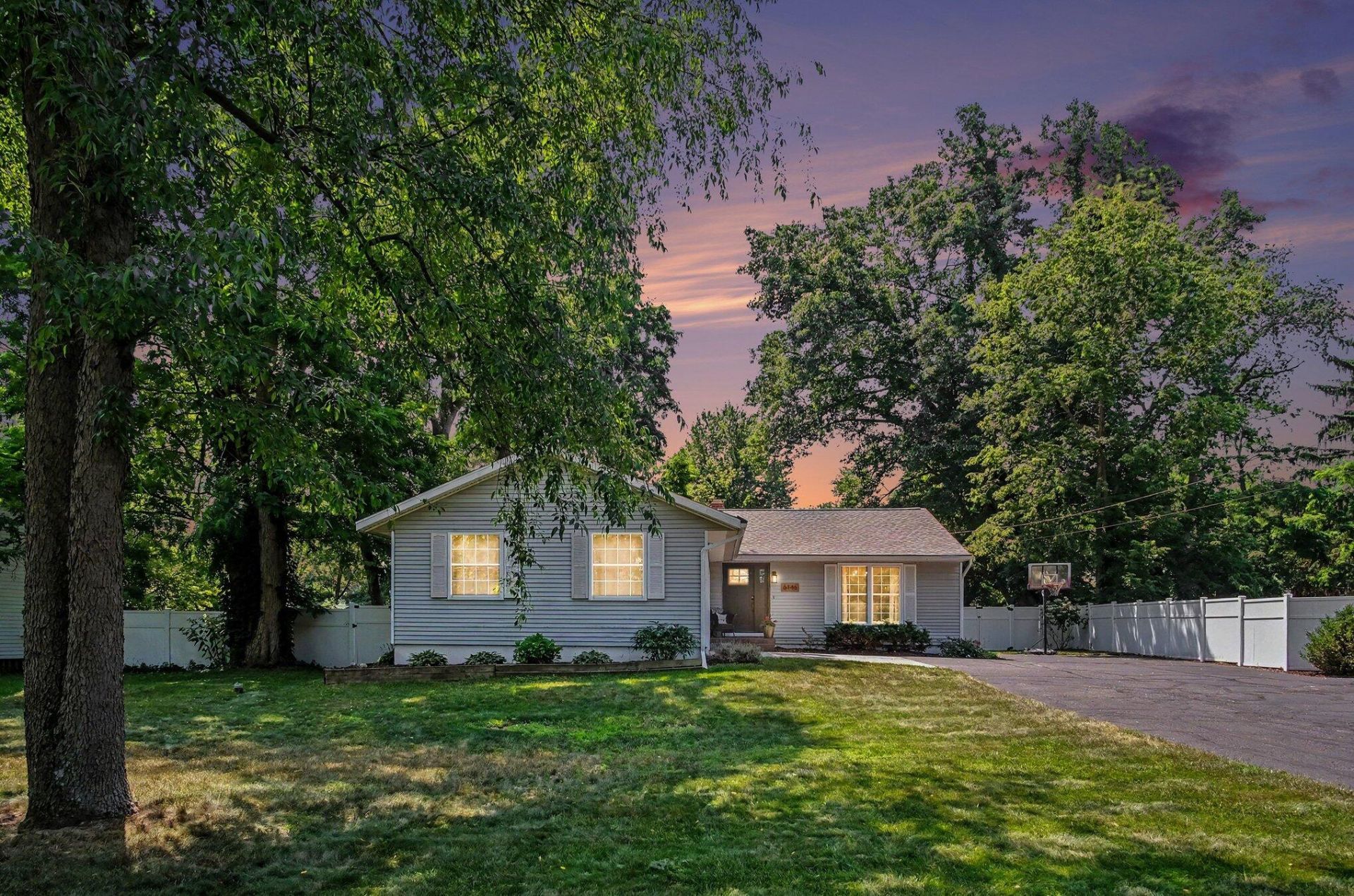 6146 Burton Street Se, Grand Rapids, MI 49546 Main Photo