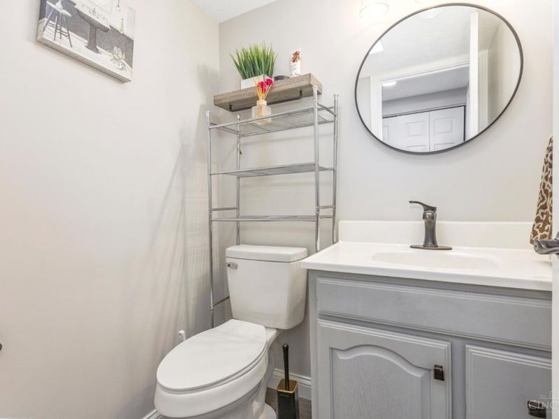 8147 Woodward Drive, West Chester, OH 45069 Photo 6
