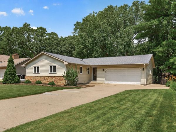 2649 Hillview Road , Mounds View, MN 55112
