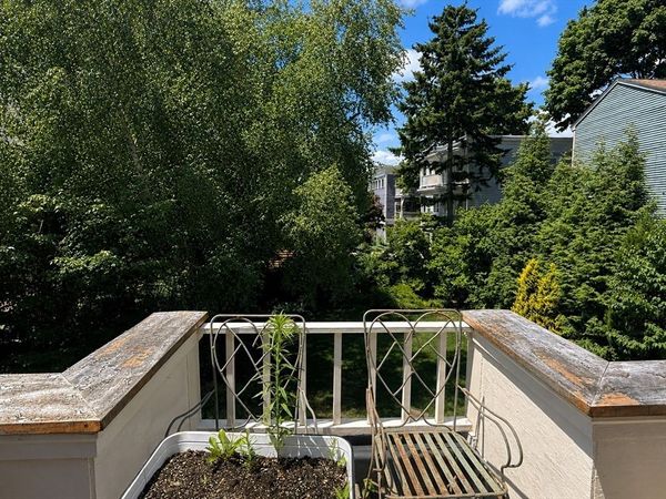 27 Cogswell Ave, Unit 2, Cambridge, MA 02140