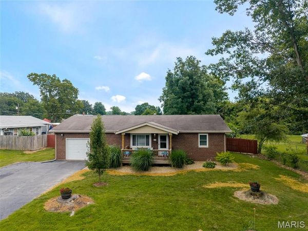 614 S Neunaber Drive, Bethalto, IL 62010