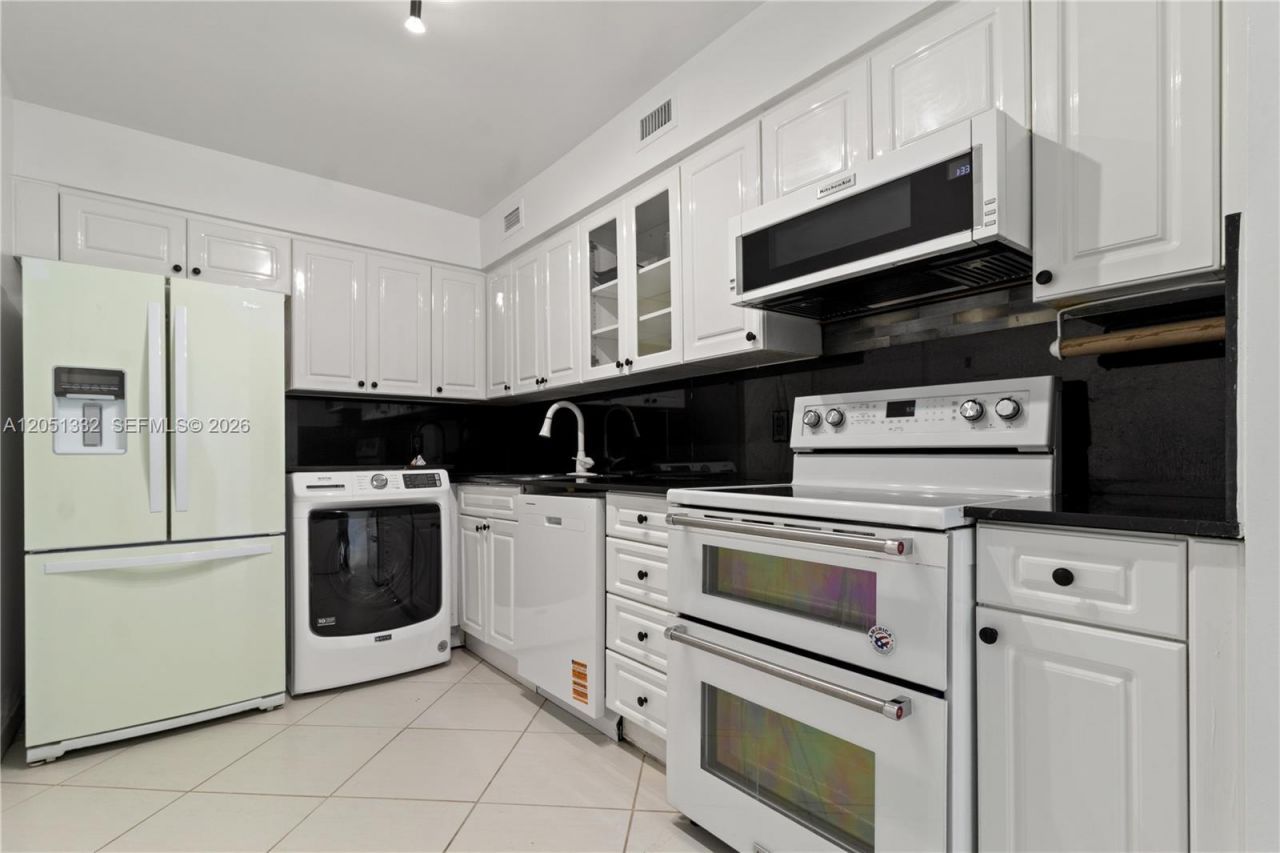 6770 Indian Creek Dr, Unit 12R, Miami Beach, FL 33141 Photo