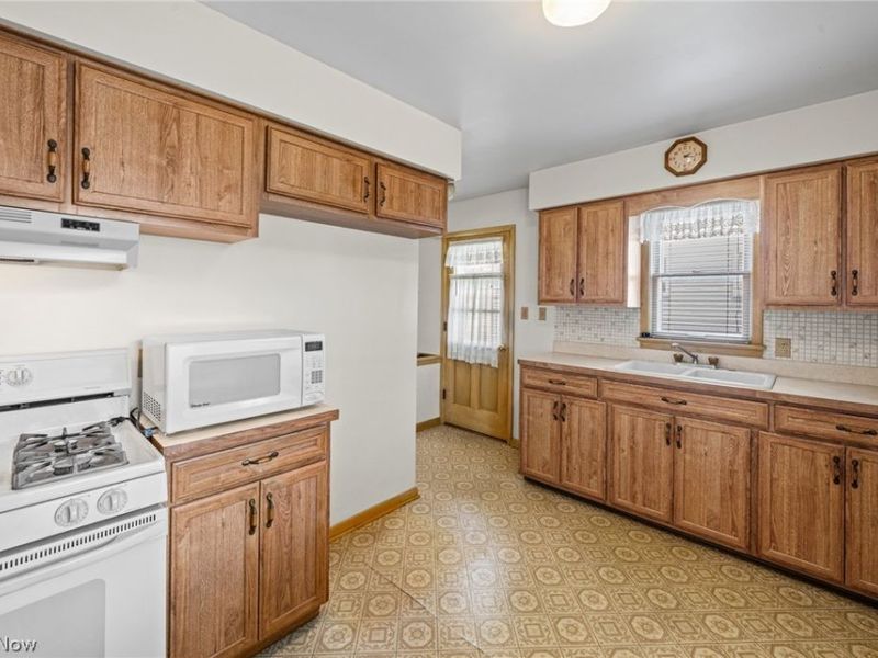 11021 Schwab Drive, Parma, OH 44130 Photo 12