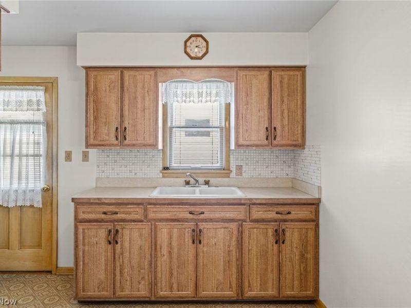 11021 Schwab Drive, Parma, OH 44130 Photo 13