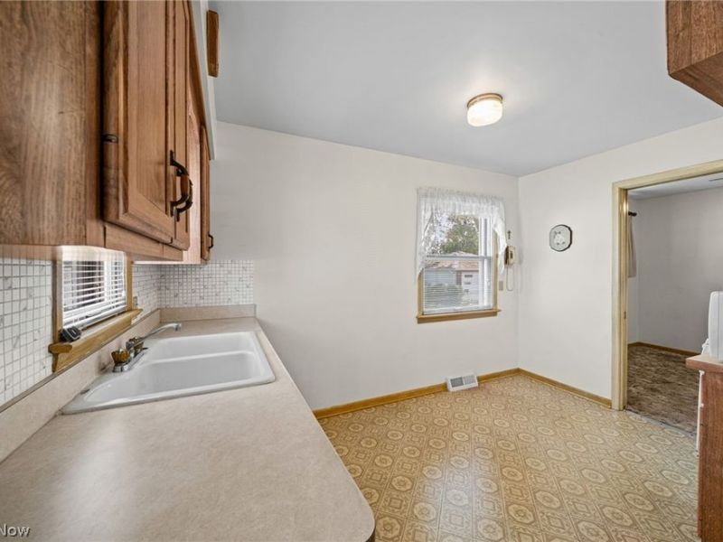 11021 Schwab Drive, Parma, OH 44130 Photo 16
