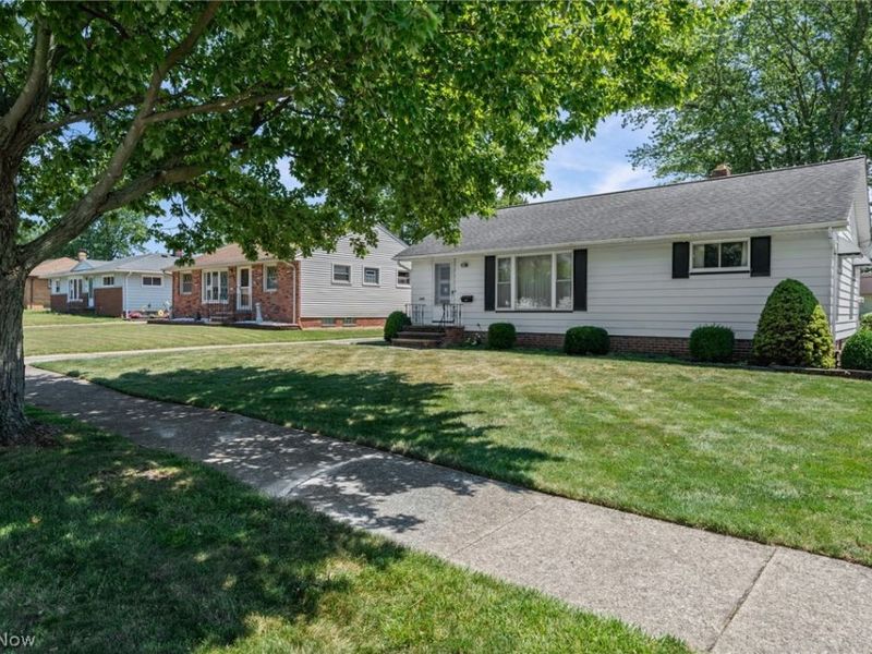11021 Schwab Drive, Parma, OH 44130 Photo 3