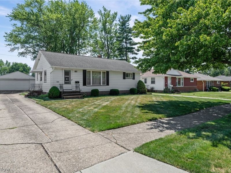 11021 Schwab Drive, Parma, OH 44130 Photo 4