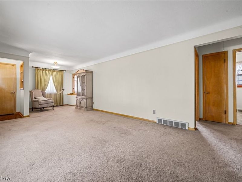 11021 Schwab Drive, Parma, OH 44130 Photo 8