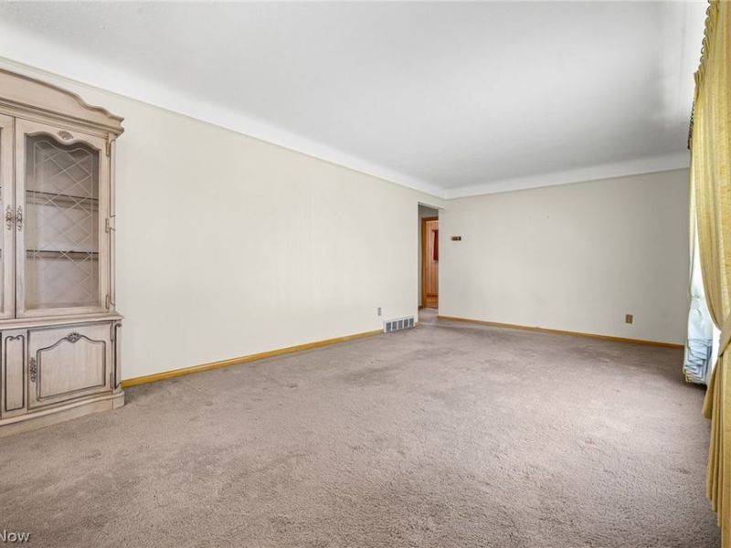11021 Schwab Drive, Parma, OH 44130 Photo 9