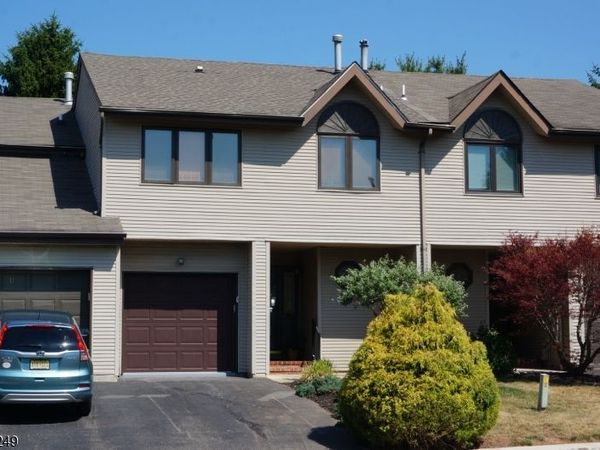 10 Hemlock Ct, Raritan, NJ 08822