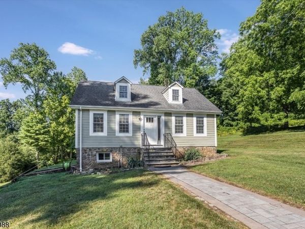16 Chester Place, Chester, NJ 07930