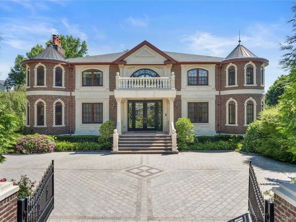 28 Whitney Circle , Glen Cove, NY 11542