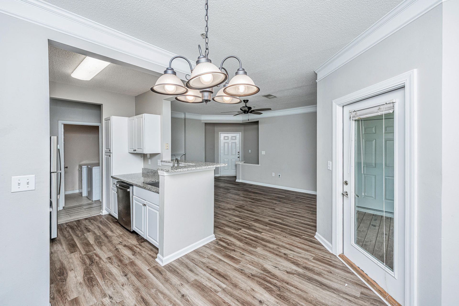 2128 Chatelain Way Photo 11