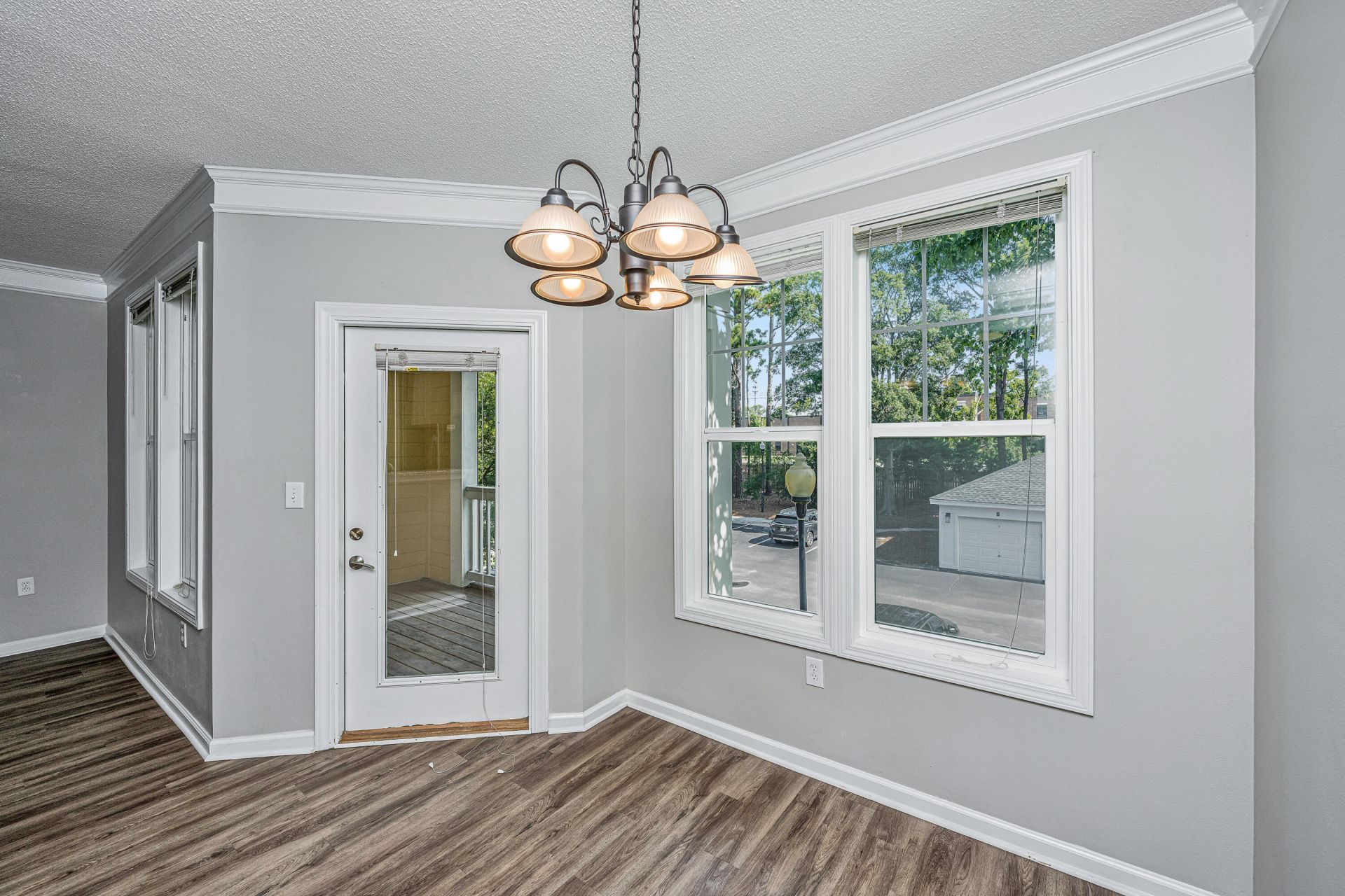 2128 Chatelain Way Photo 12
