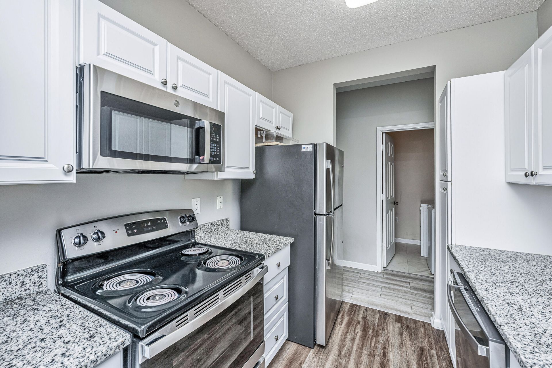 2128 Chatelain Way Photo 14