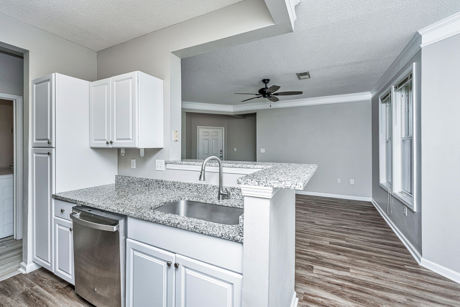 2128 Chatelain Way Photo 15