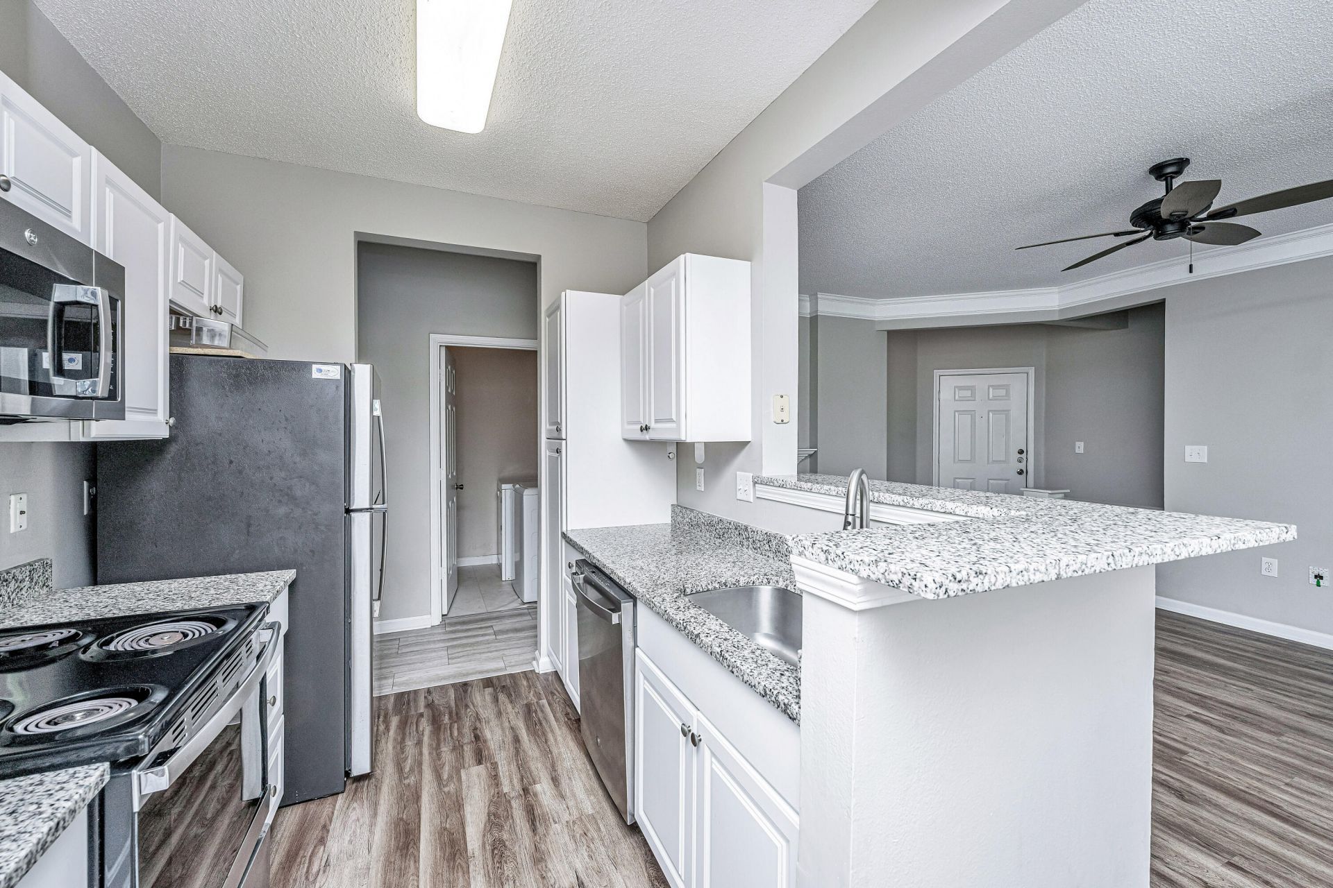 2128 Chatelain Way Photo 19