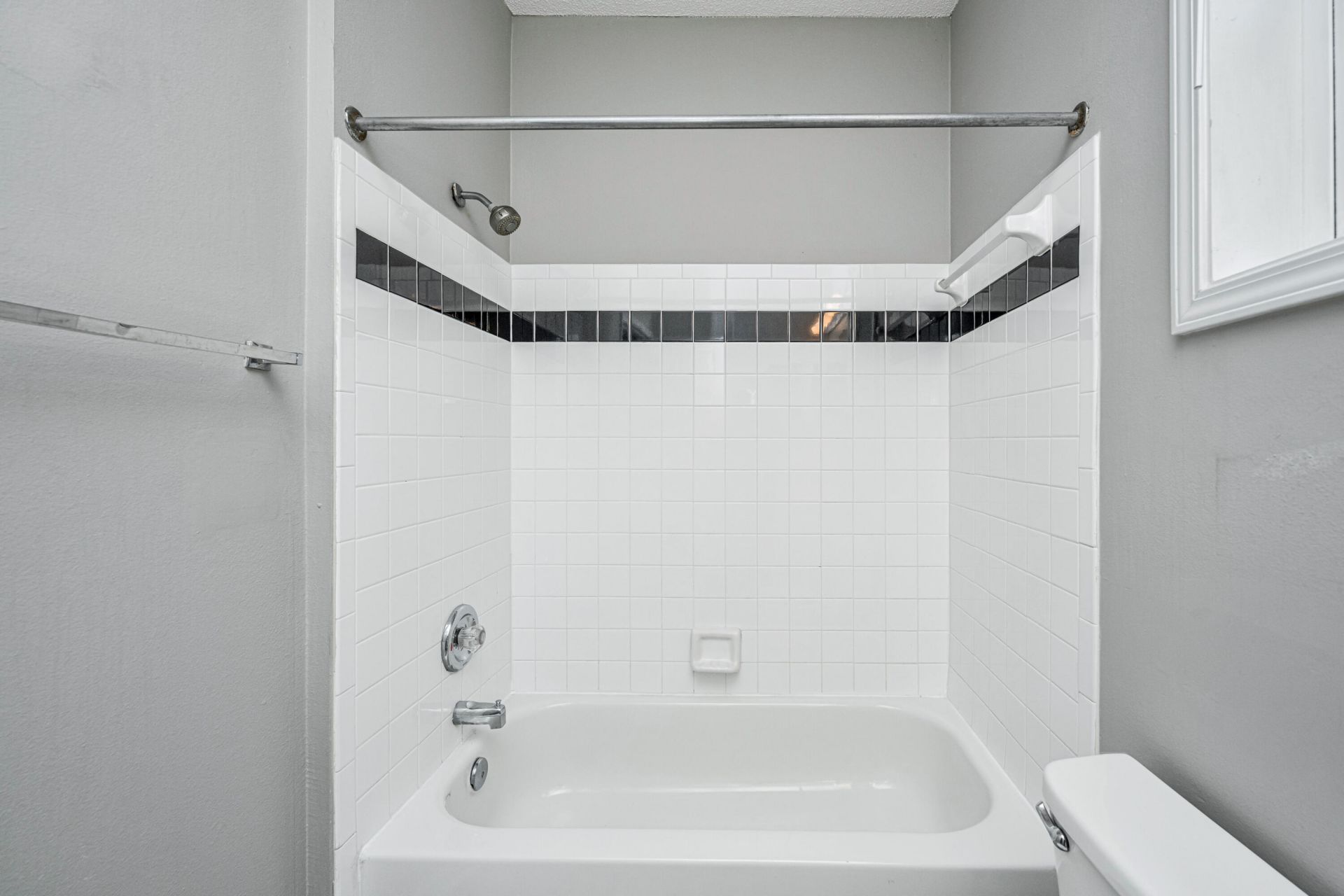 2128 Chatelain Way Photo 25