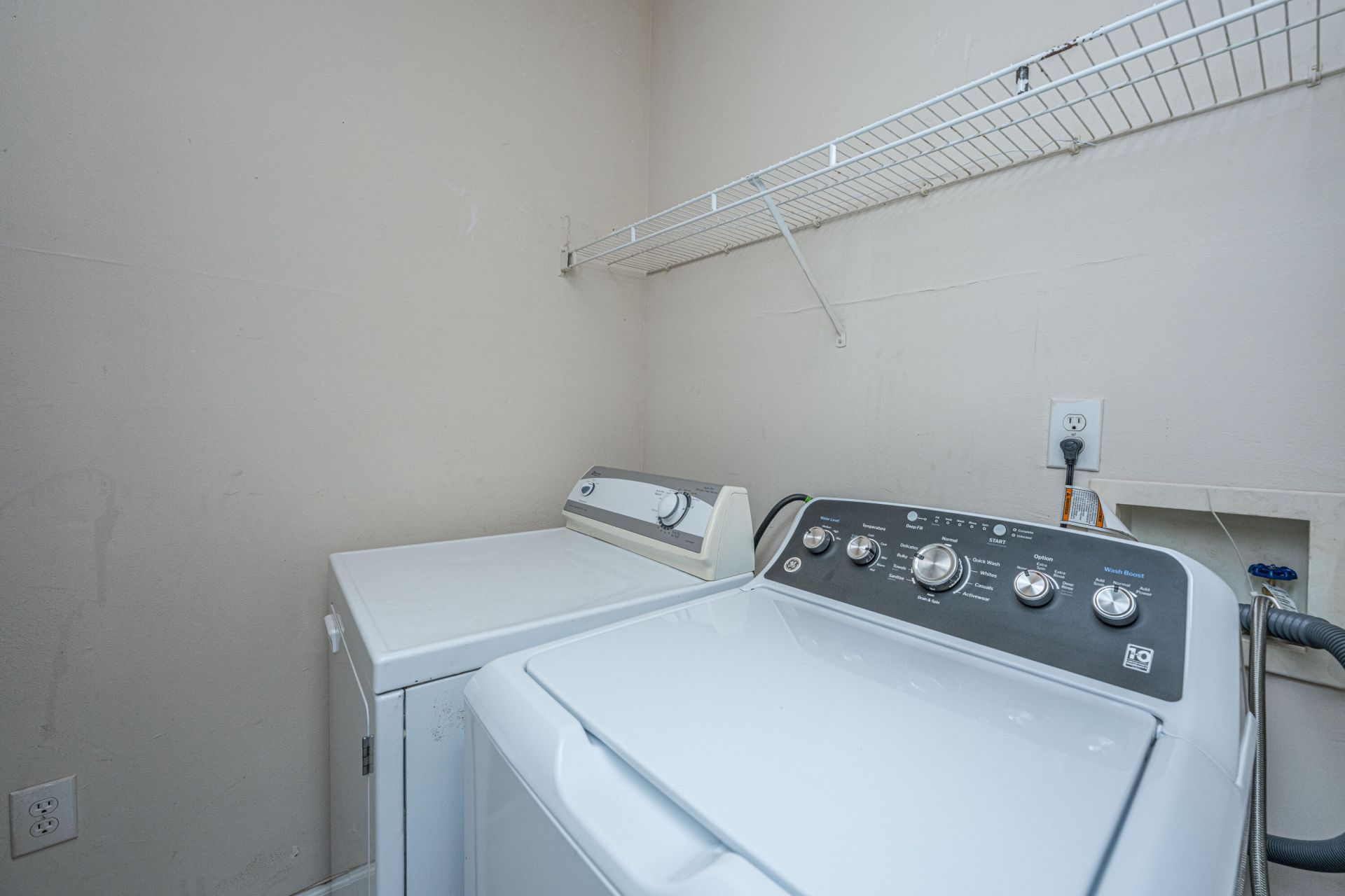 2128 Chatelain Way Photo 26