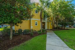 2128 Chatelain Way photo 4