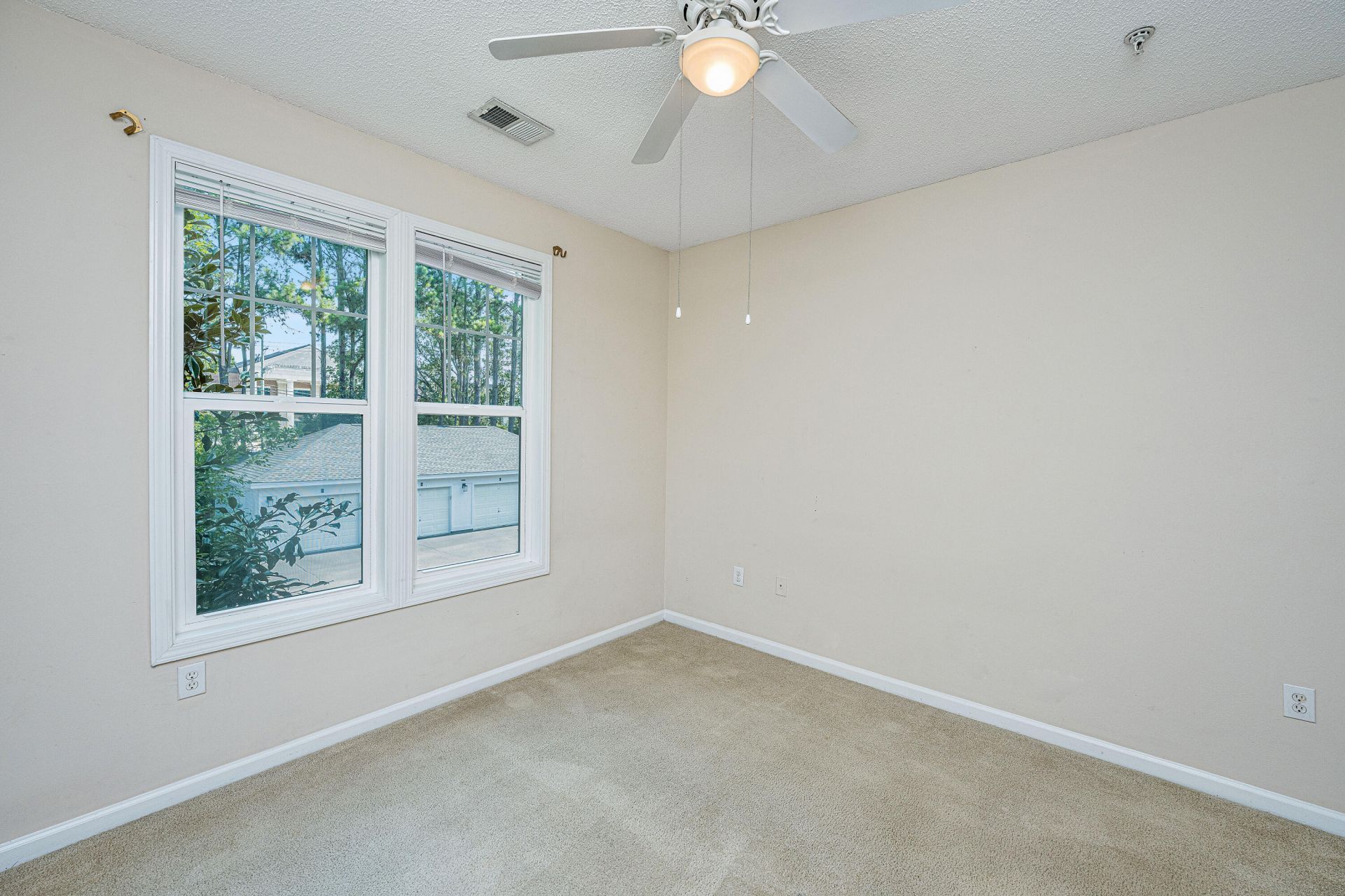 2128 Chatelain Way Photo 30