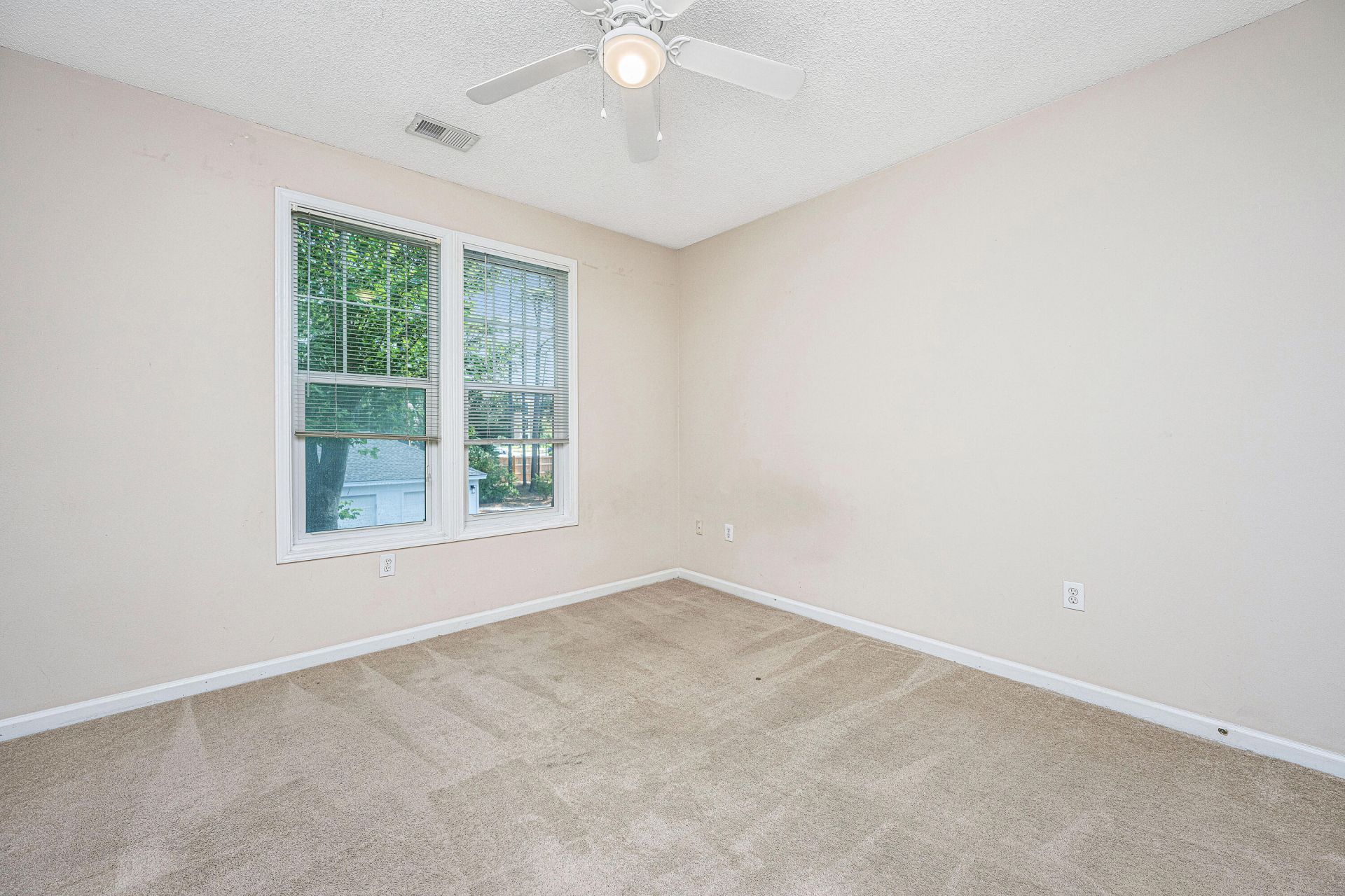 2128 Chatelain Way Photo 31