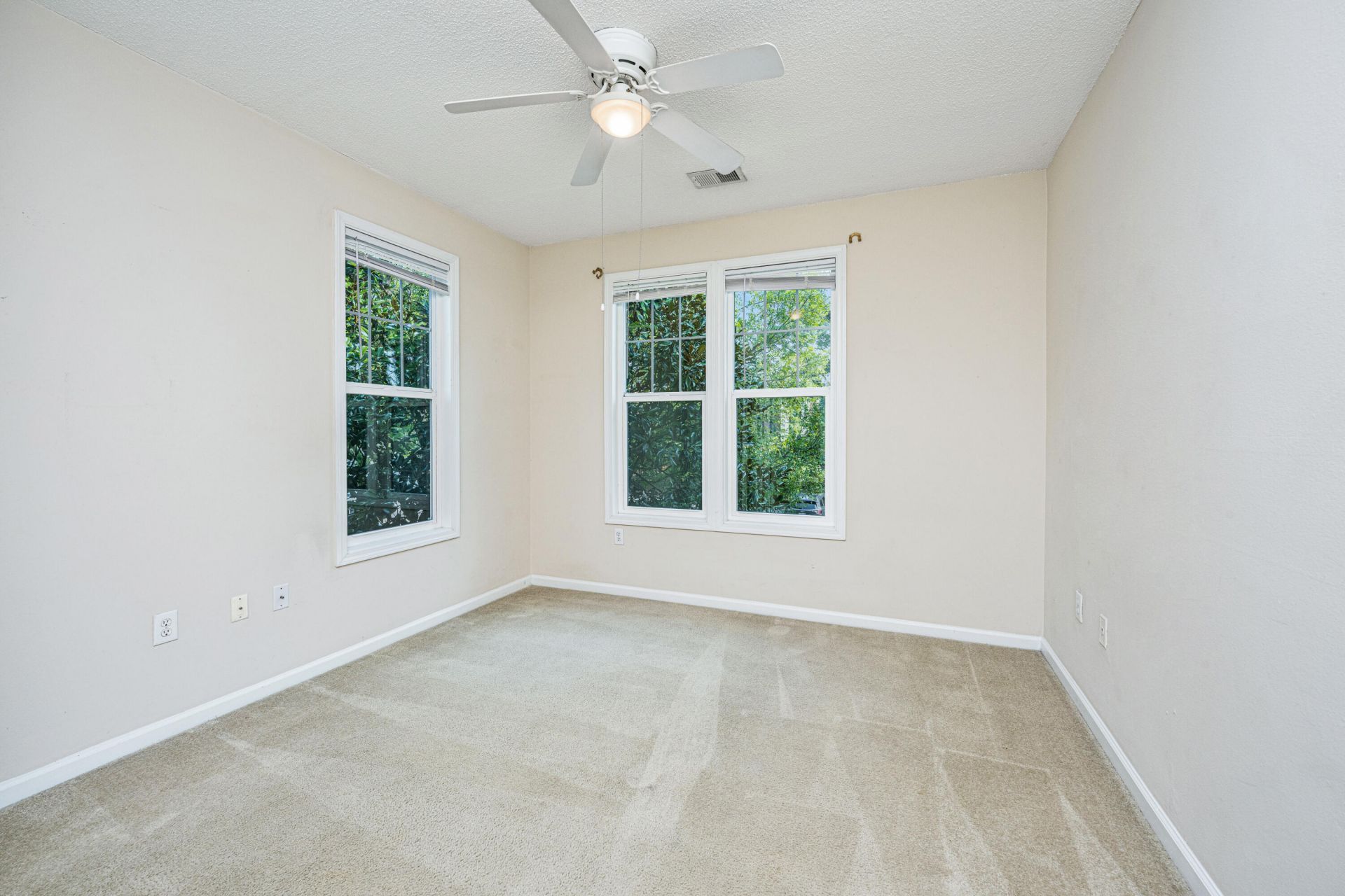 2128 Chatelain Way Photo 33