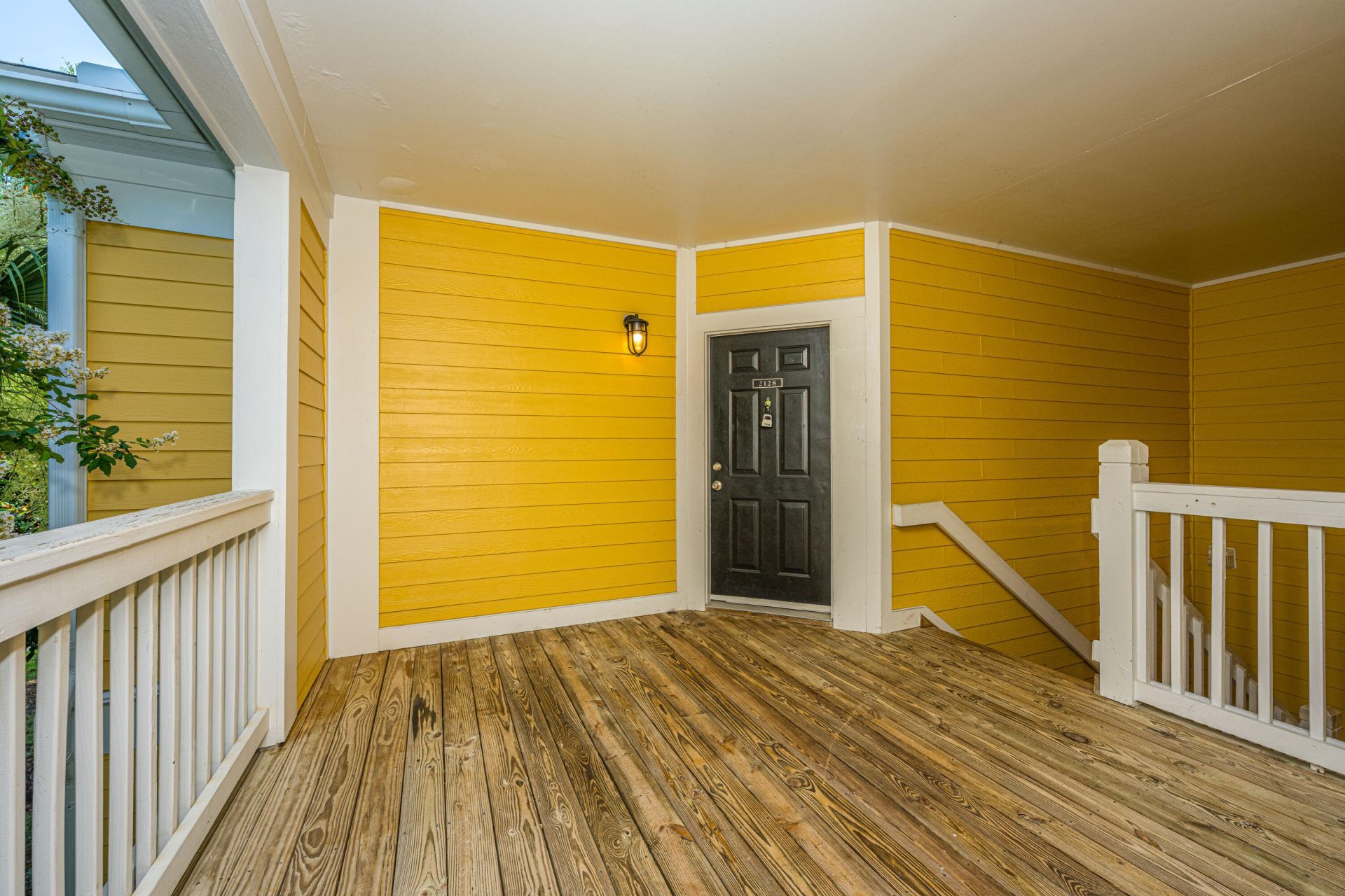 2128 Chatelain Way Photo 4