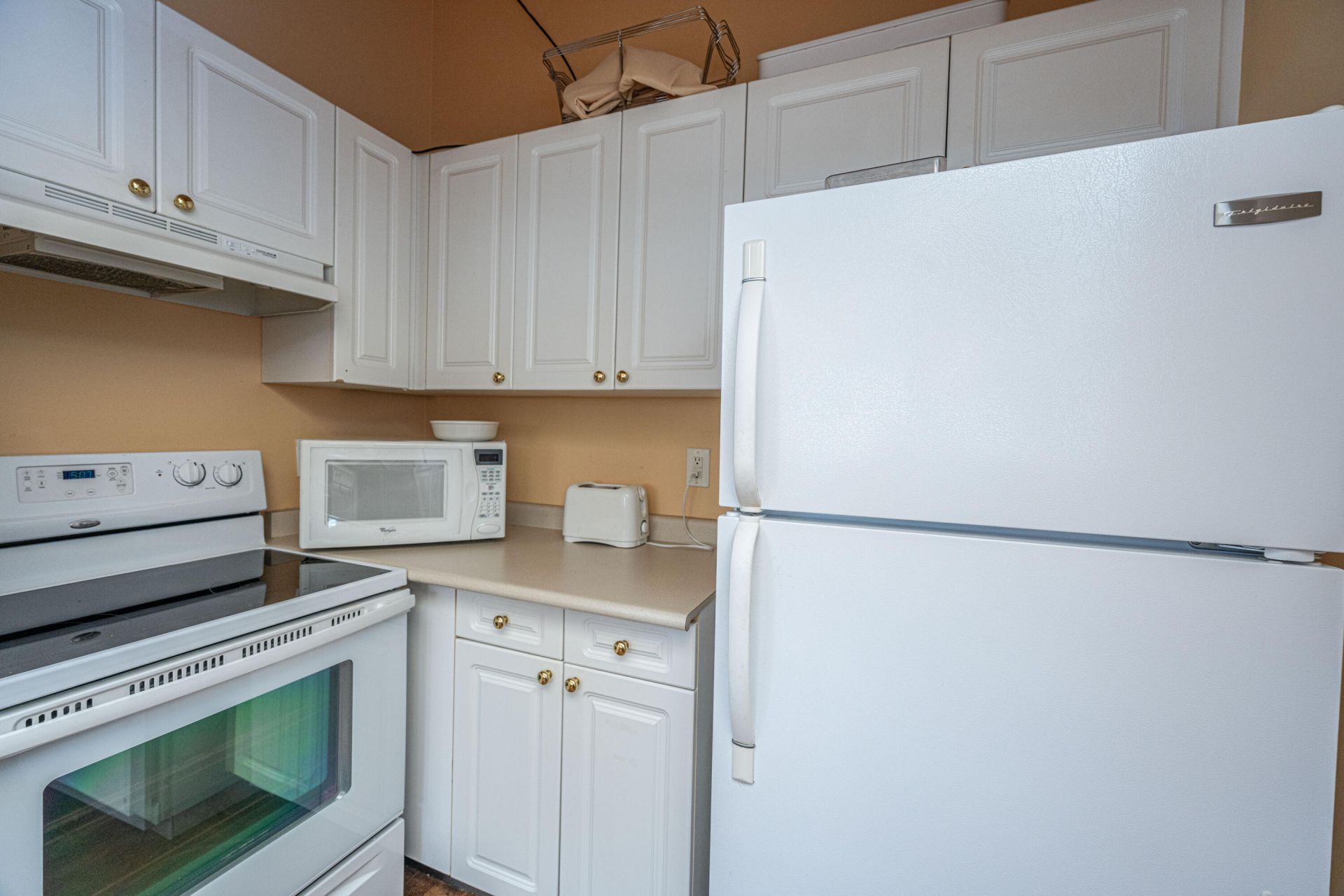 2128 Chatelain Way Photo 40