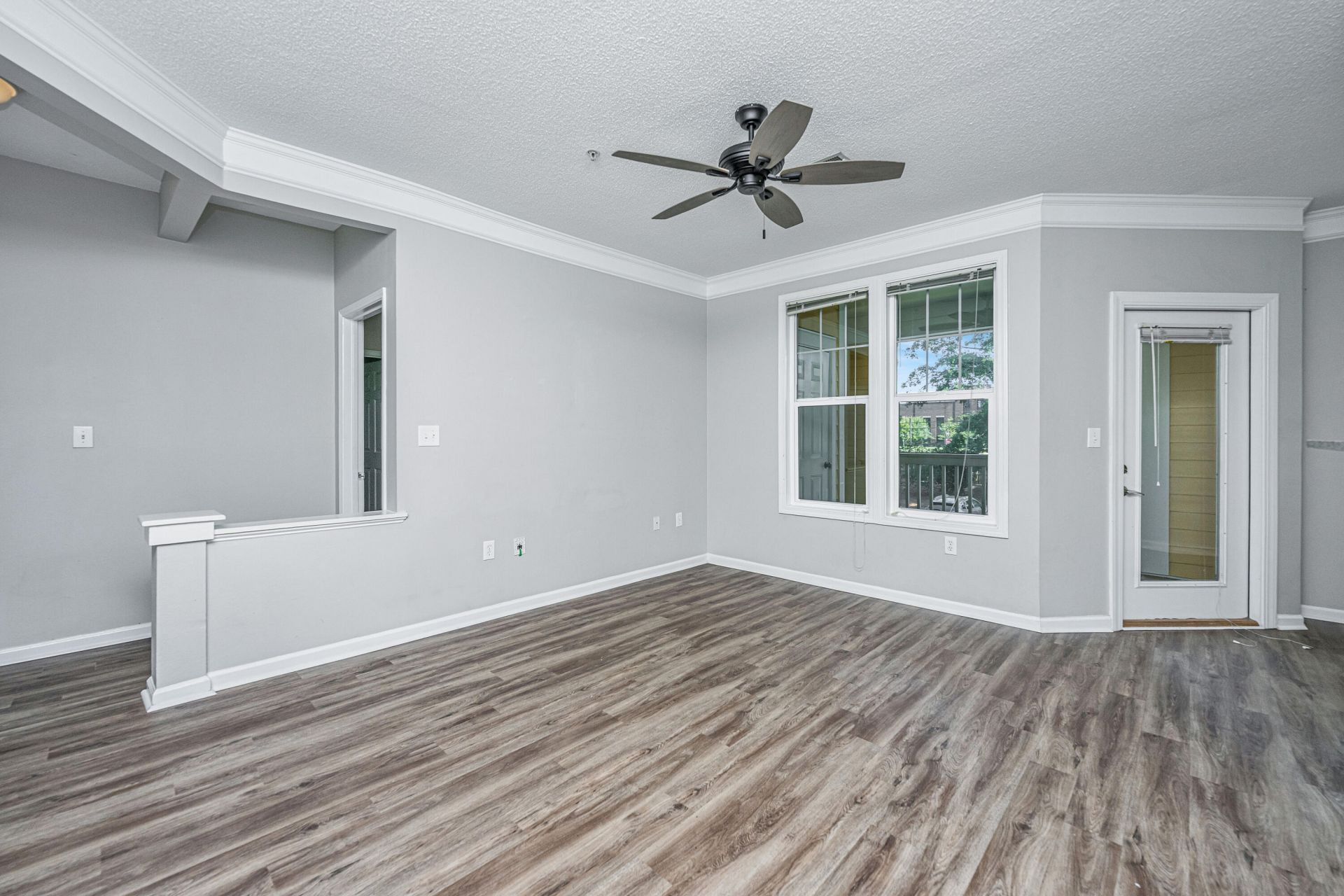 2128 Chatelain Way Photo 6