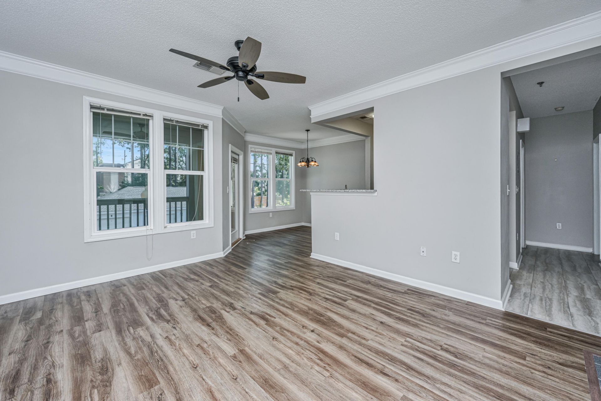 2128 Chatelain Way Photo 8