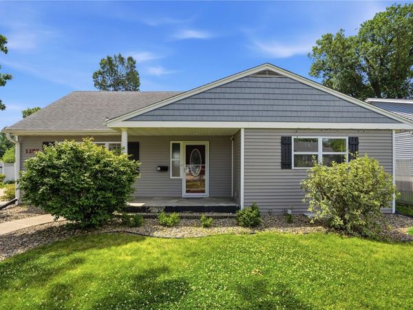 1287 29th Street NE, Cedar Rapids, IA 52402