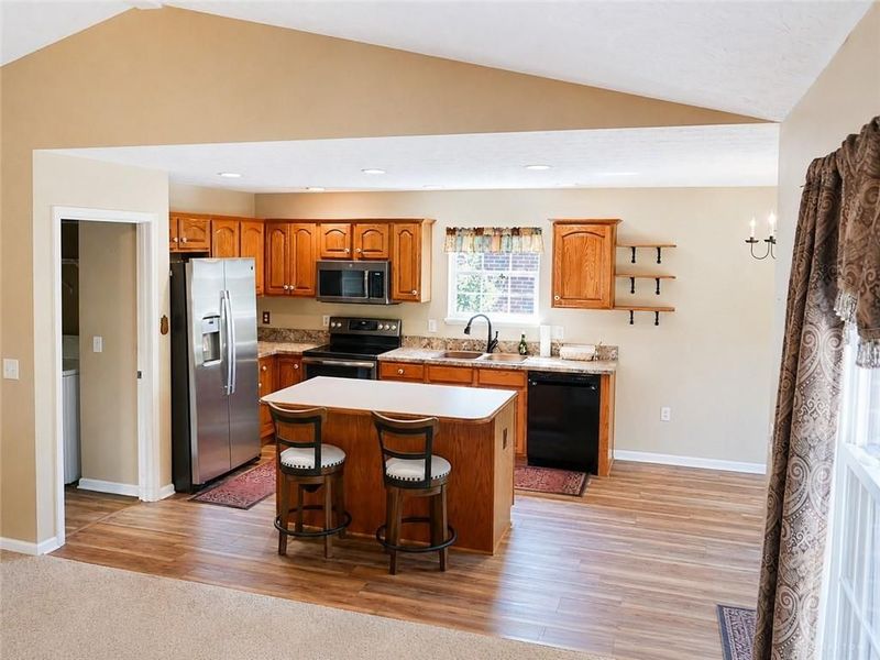 638 Willow Point Court, Troy, OH 45373 Photo 6
