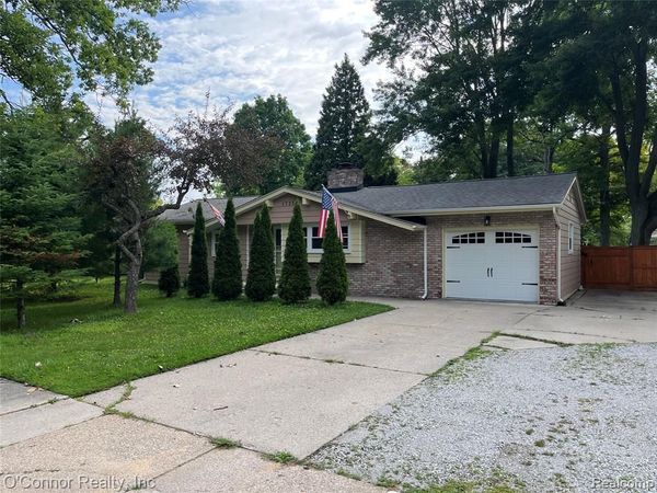 1725 Minnesota Avenue, Marysville, MI 48040