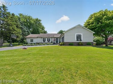 3443 Valley Brook Lane, Brighton Twp, MI 48114