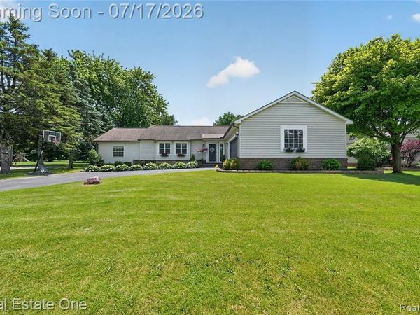 3443 Valley Brook Lane, Brighton Twp, MI 48114
