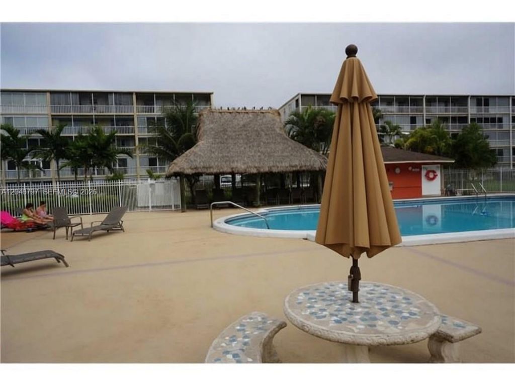 950 Hillcrest Dr, Unit 109, Hollywood, FL 33021 Photo