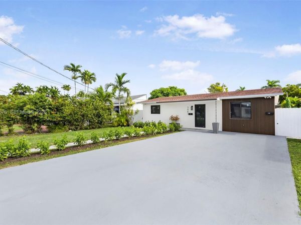 3481 SW 87th Ct , Unit REAR, Miami, FL 33165