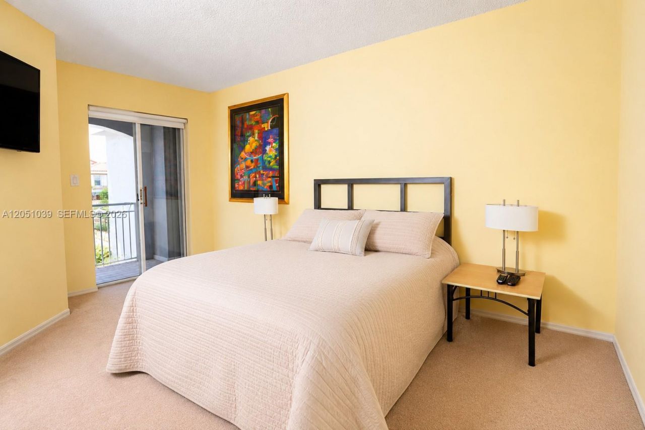 1115 Weeping Willow Way , Hollywood, FL 33019 Photo