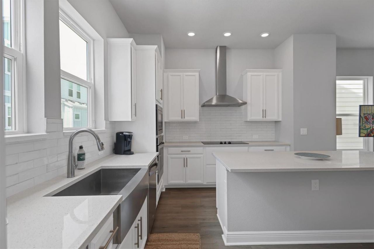 2329 Lindstrom Street , Sarasota, FL 34236 Photo