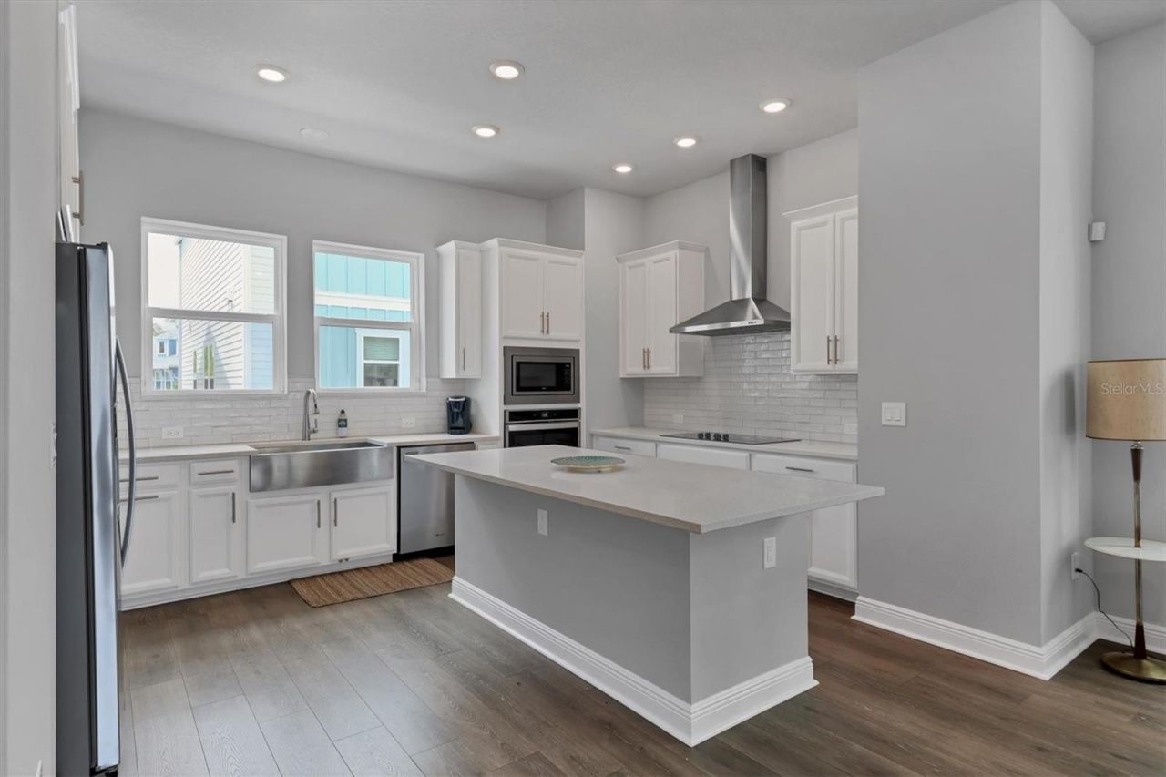 2329 Lindstrom Street , Sarasota, FL 34236 Photo