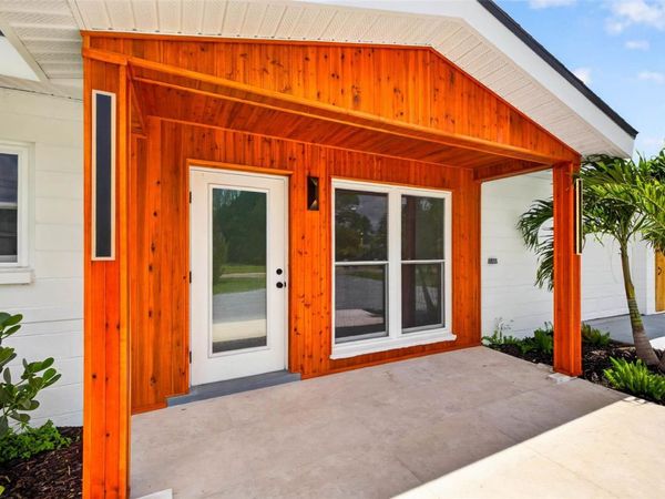 1524 CARSON CIRCLE NE, ST PETERSBURG, FL 33703