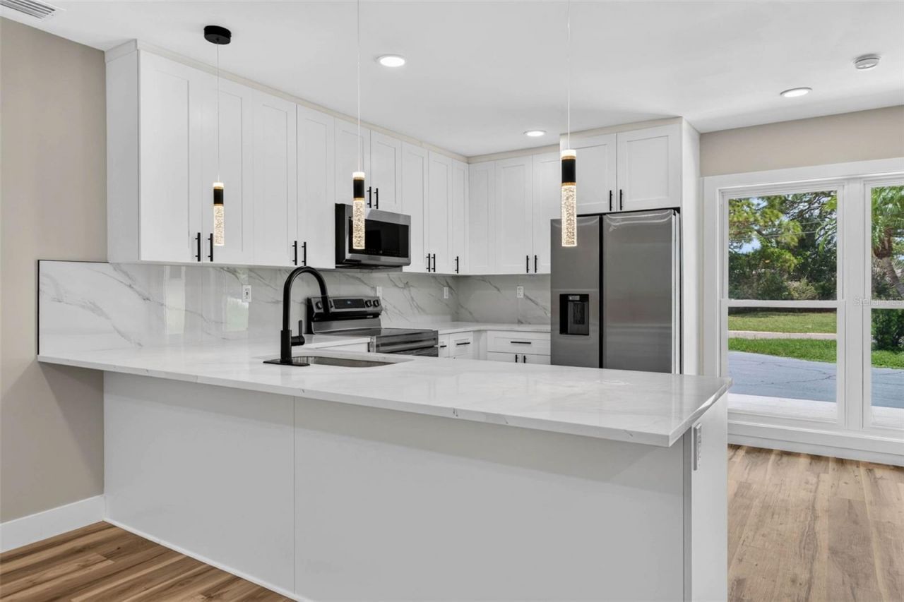 1524 Carson Circle Ne, Saint Petersburg, FL 33703 Photo
