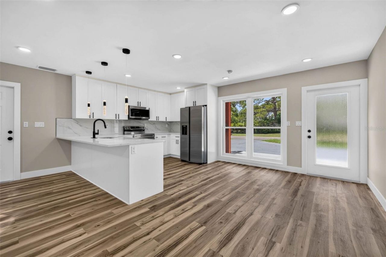 1524 Carson Circle Ne, Saint Petersburg, FL 33703 Photo
