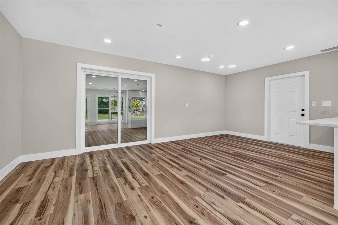 1524 Carson Circle Ne, Saint Petersburg, FL 33703 Photo