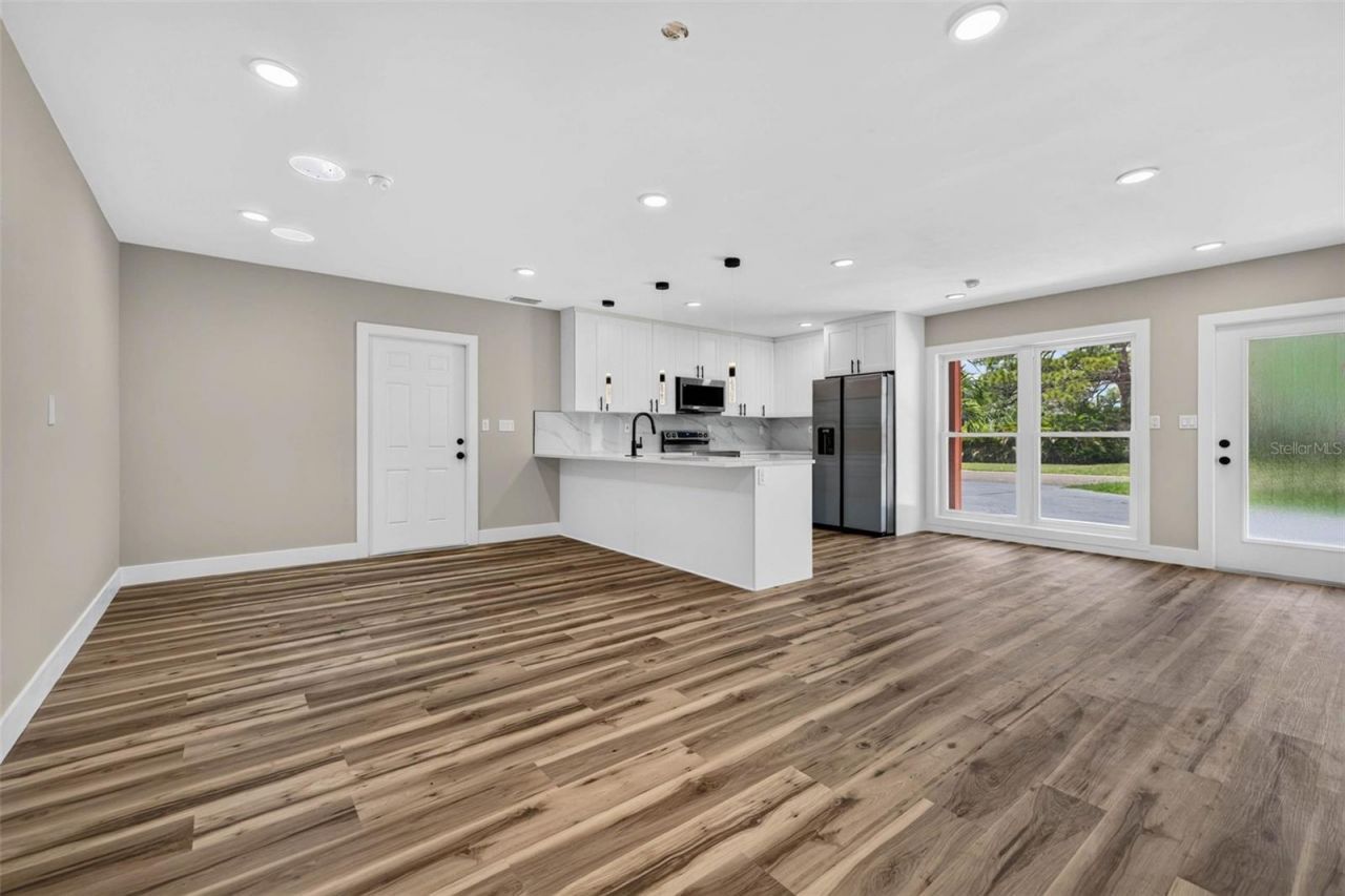 1524 Carson Circle Ne, Saint Petersburg, FL 33703 Photo
